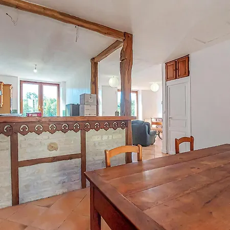 1 Bedroom Amazing In * Nanteuil-en-Vallée
