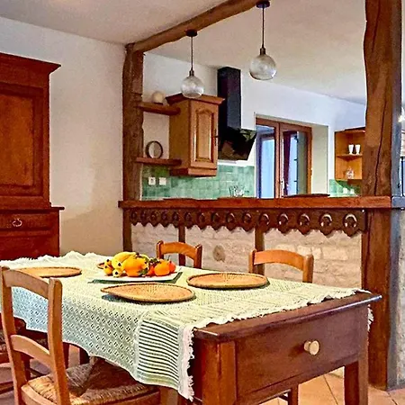 1 Bedroom Amazing In * Nanteuil-en-Vallée