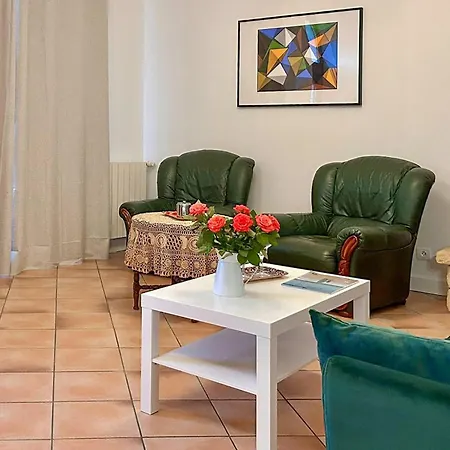 1 Bedroom Amazing In Feriehus Nanteuil-en-Vallée